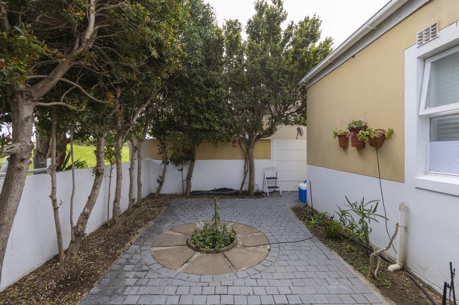 1 Bedroom Property for Sale in Dobson Western Cape